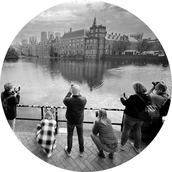 Fotografen aan het werk bij de Hofvijver Den Haag