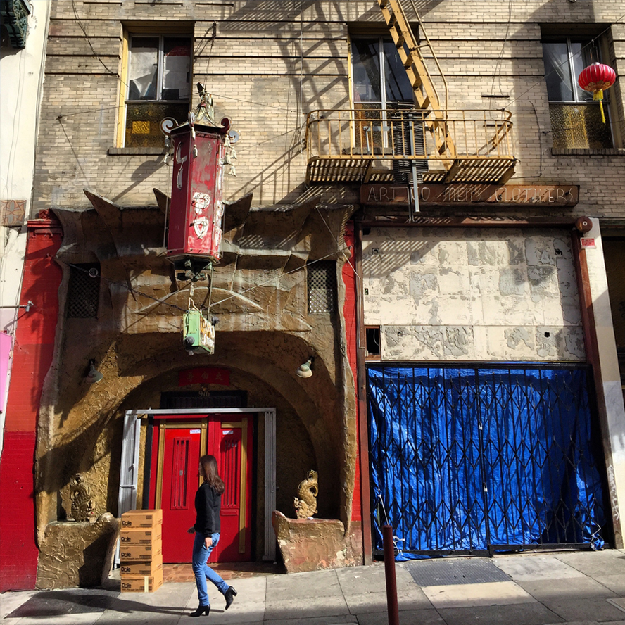 Straatfoto van vrouw in China Town, San Francisco