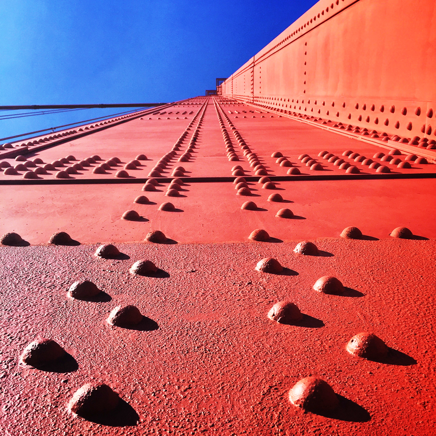 Golden Gate Bridge pilaar van onderaf gezien