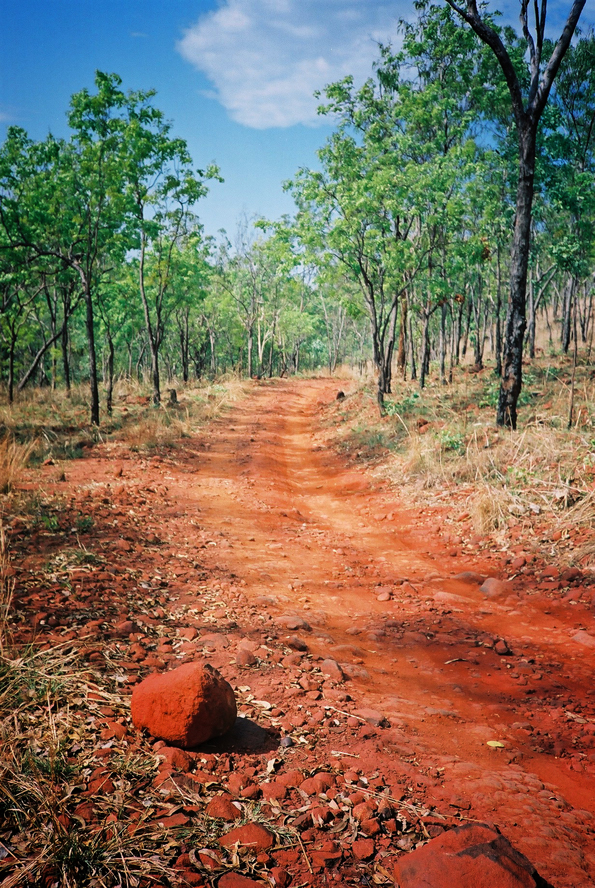 Rode aarde, weg in Australië - pad van mijn ziel