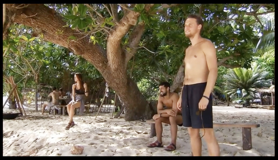Million Dollar Island - Het Dorp, Hakuna Matata kijkt naar het vlot op zee - West Nalaut Island